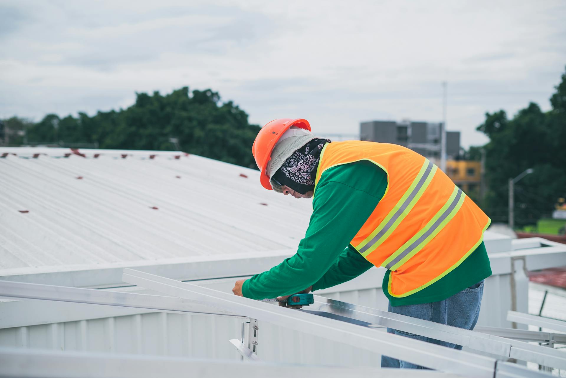 metal-roof-technician